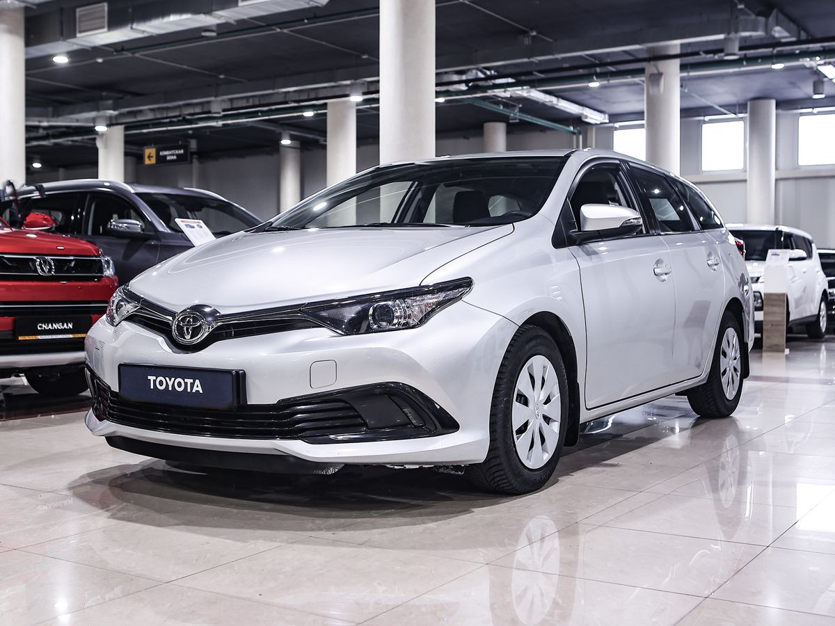 Купить Auris с пробегом