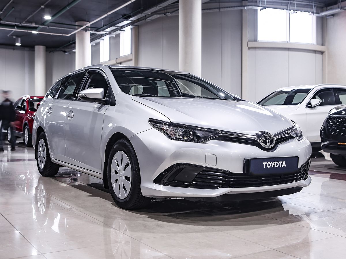 Купить Auris с пробегом